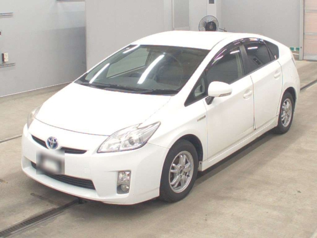 TOYOTA PRIUS — фото