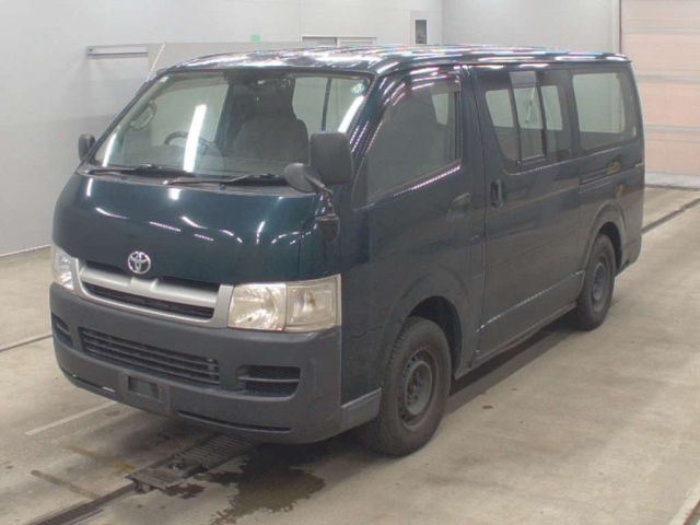 TOYOTA HIACE — фото