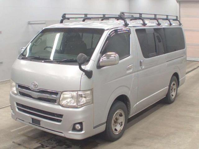 TOYOTA HIACE — фото