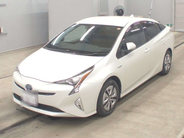 TOYOTA PRIUS — фото