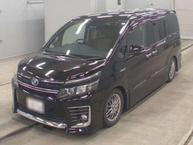 TOYOTA VOXY — фото