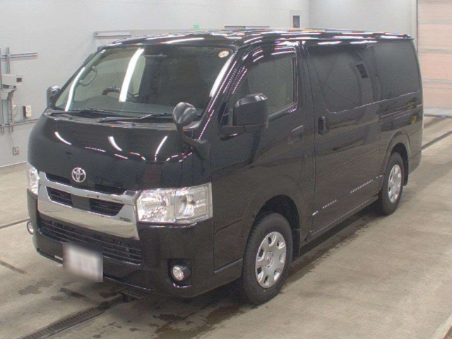 TOYOTA HIACE — фото