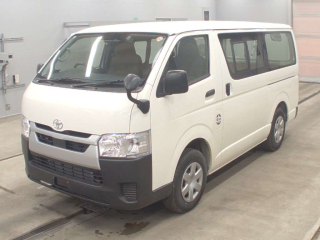 TOYOTA HIACE — фото