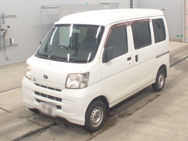 TOYOTA PIXIS — фото