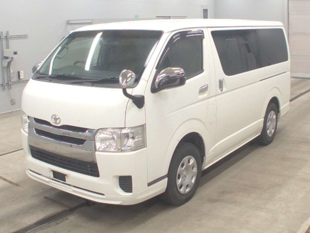 TOYOTA HIACE — фото