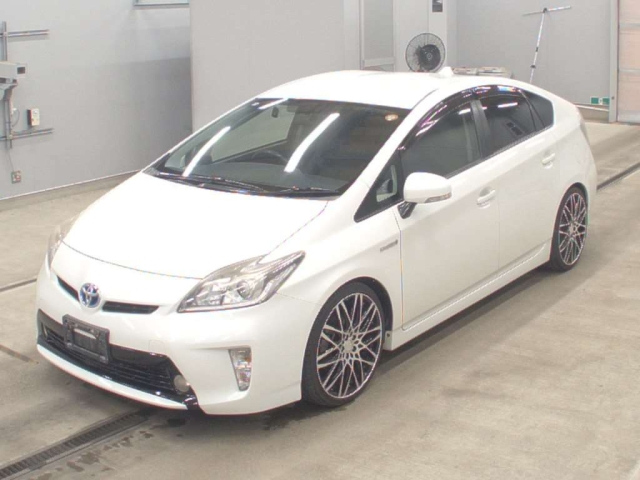 TOYOTA PRIUS — фото