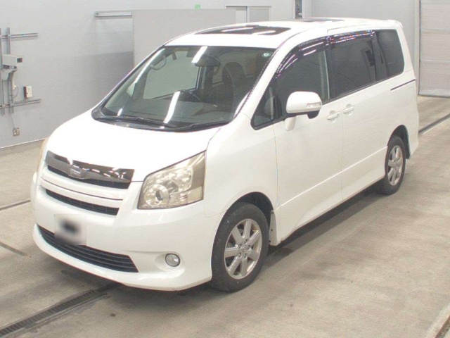 TOYOTA NOAH — фото