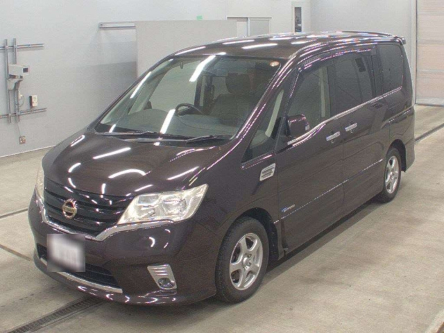 NISSAN SERENA — фото