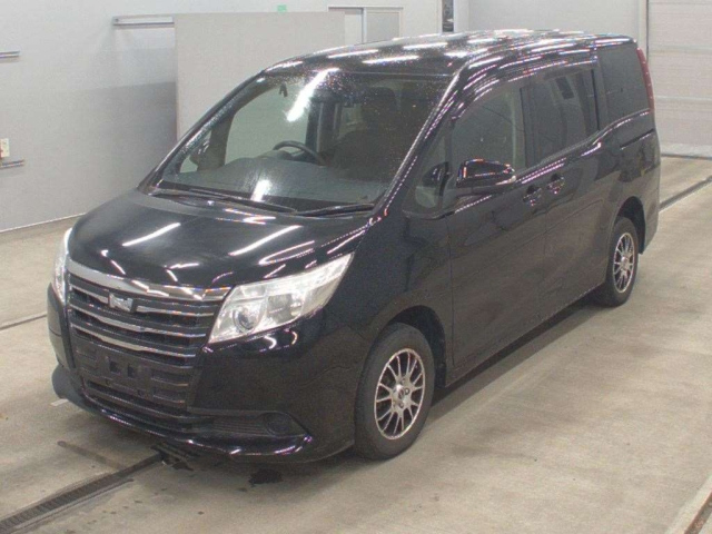 TOYOTA NOAH — фото