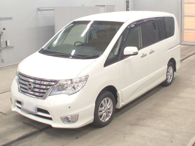 NISSAN SERENA — фото
