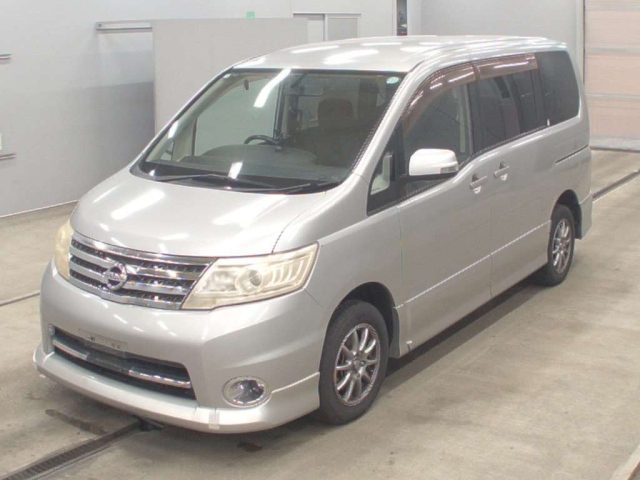 NISSAN SERENA — фото