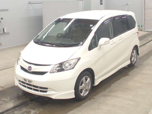 HONDA FREED — фото
