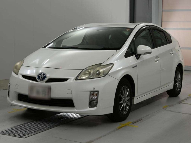 TOYOTA PRIUS — фото