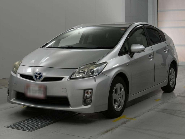 TOYOTA PRIUS — фото