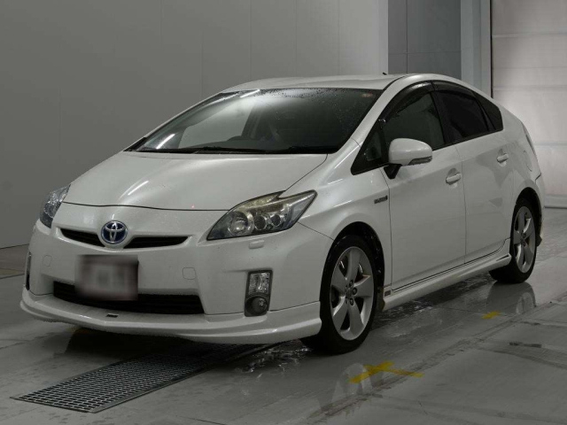 TOYOTA PRIUS — фото