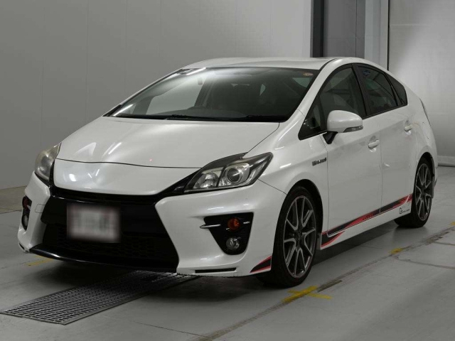 TOYOTA PRIUS — фото