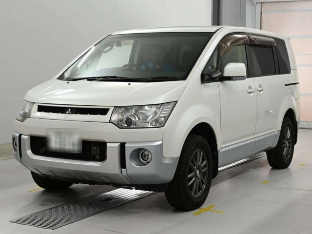 MITSUBISHI DELICA — фото