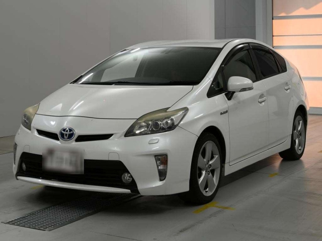 TOYOTA PRIUS — фото