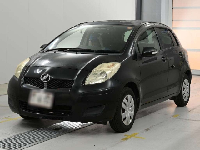 TOYOTA VITZ — фото