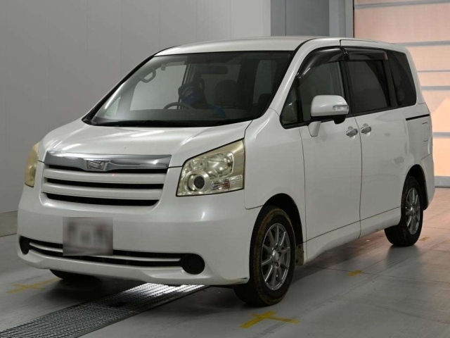 TOYOTA NOAH — фото