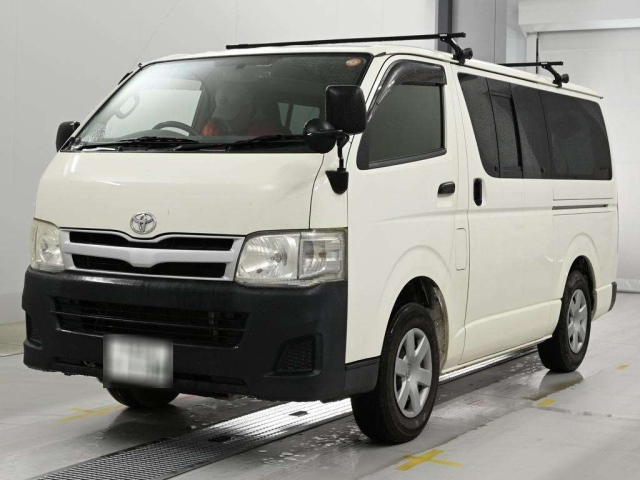 TOYOTA HIACE — фото