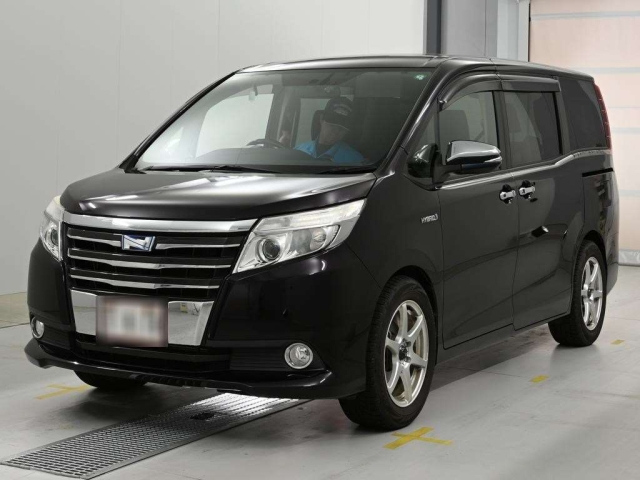 TOYOTA NOAH — фото