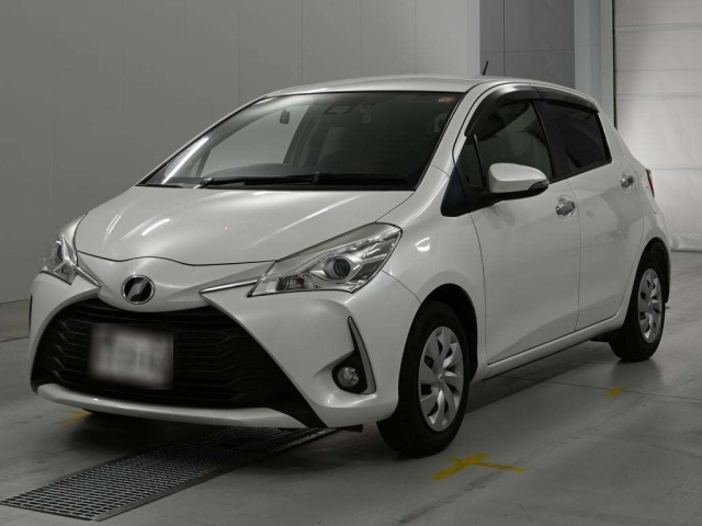 TOYOTA VITZ — фото
