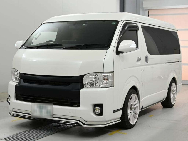 TOYOTA HIACE — фото