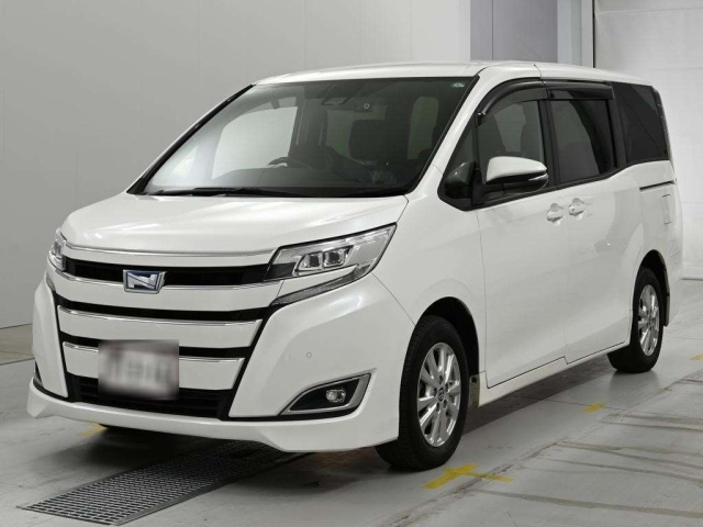 TOYOTA NOAH — фото