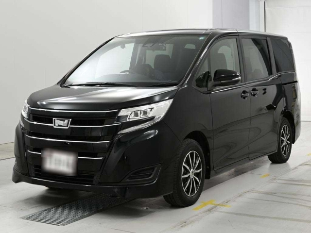 TOYOTA NOAH — фото