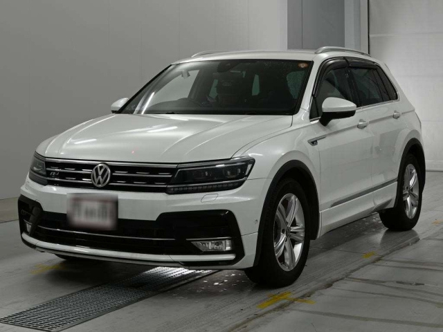 VOLKSWAGEN TIGUAN — фото