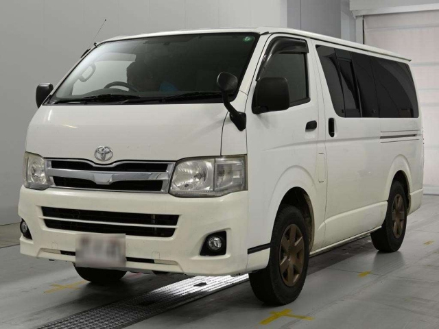 TOYOTA HIACE — фото