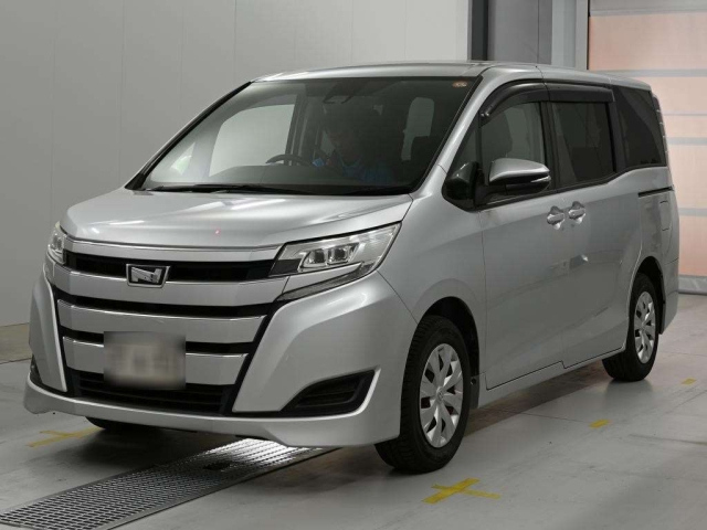 TOYOTA NOAH — фото