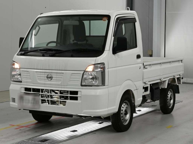 NISSAN CLIPPER — фото