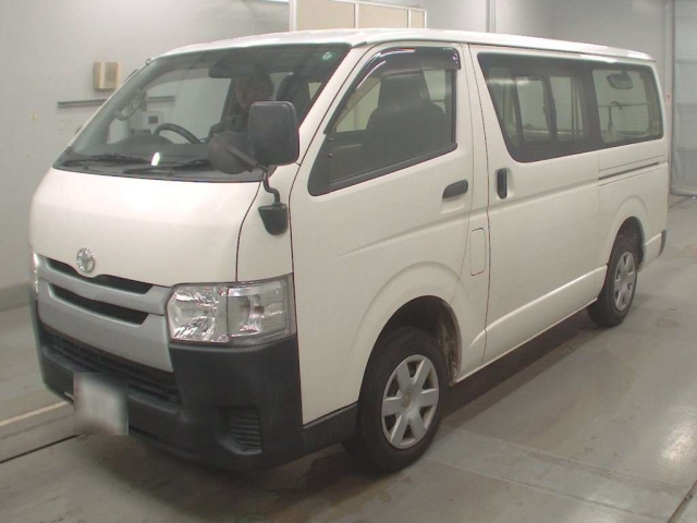 TOYOTA HIACE — фото