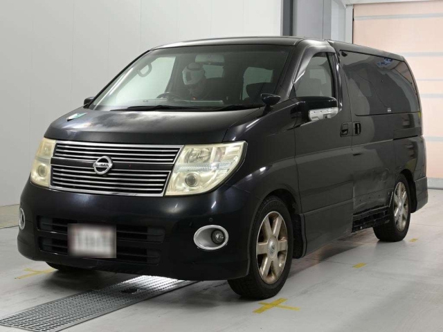 NISSAN ELGRAND — фото