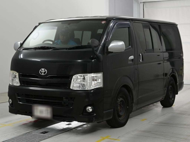 TOYOTA HIACE — фото
