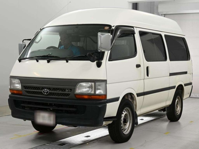 TOYOTA HIACE — фото
