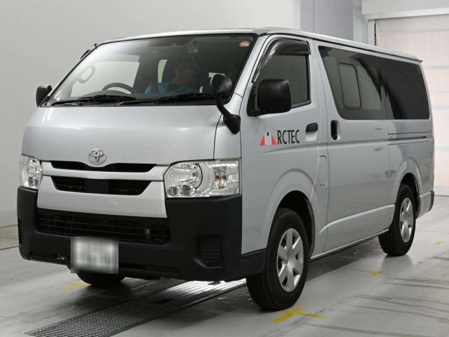 TOYOTA HIACE — фото