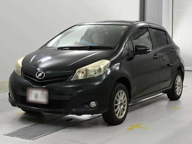 TOYOTA VITZ — фото