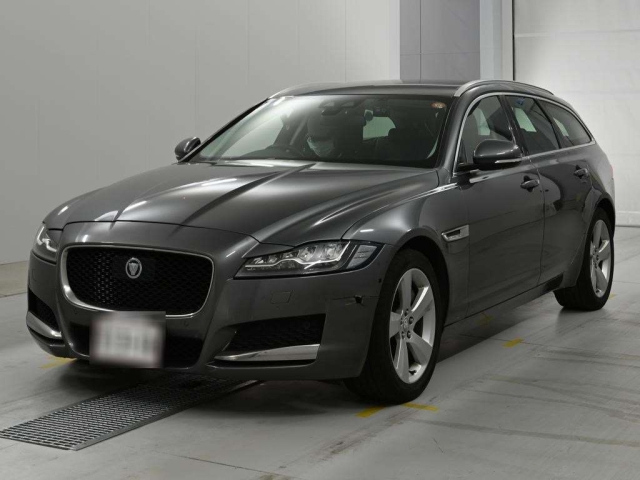 JAGUAR XF — фото