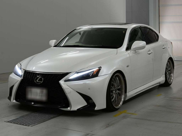 LEXUS IS — фото