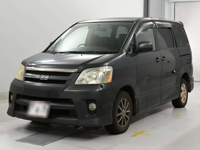 TOYOTA NOAH — фото