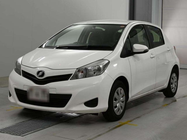 TOYOTA VITZ — фото