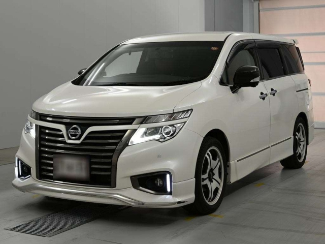 NISSAN ELGRAND — фото