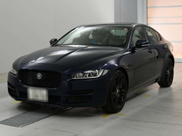 JAGUAR XE — фото