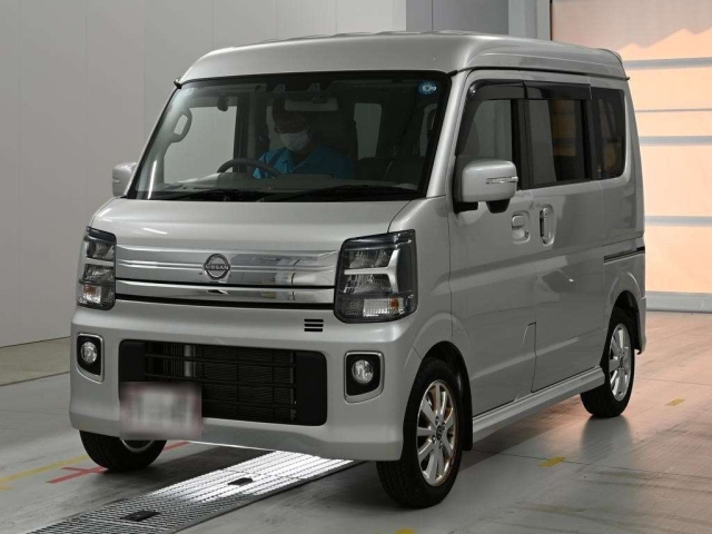 NISSAN CLIPPER — фото