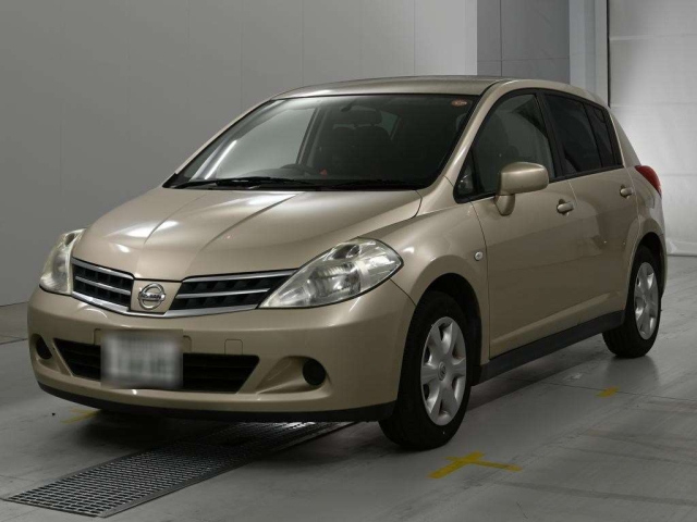 NISSAN TIIDA — фото