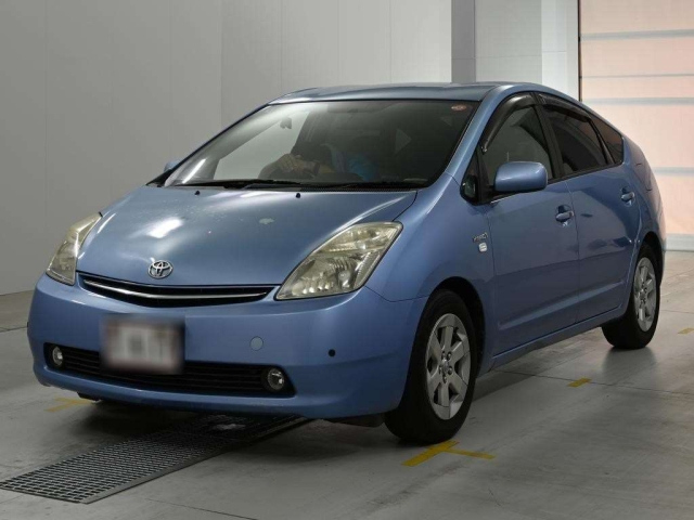 TOYOTA PRIUS — фото