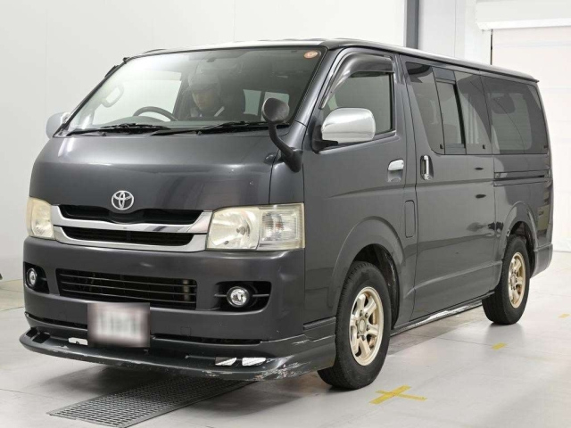 TOYOTA HIACE — фото